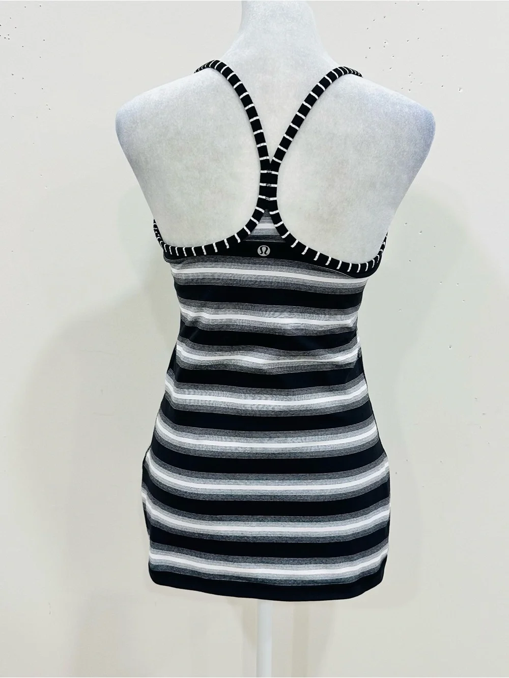 Lululemon Striped Knit Built-In Bra Camisole Tank Top Black Gray White Size 8 - Picture 3 of 7